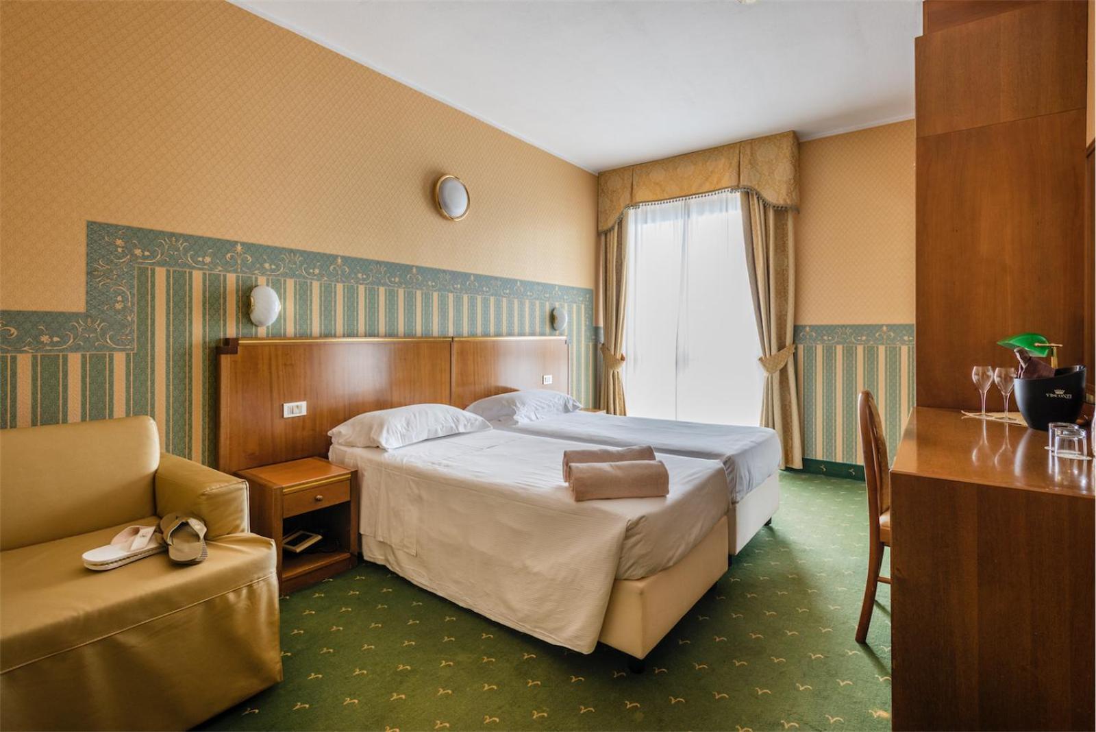 Hotel Splendid Palace ลีโมเนซุลการ์ดา ภายนอก รูปภาพ