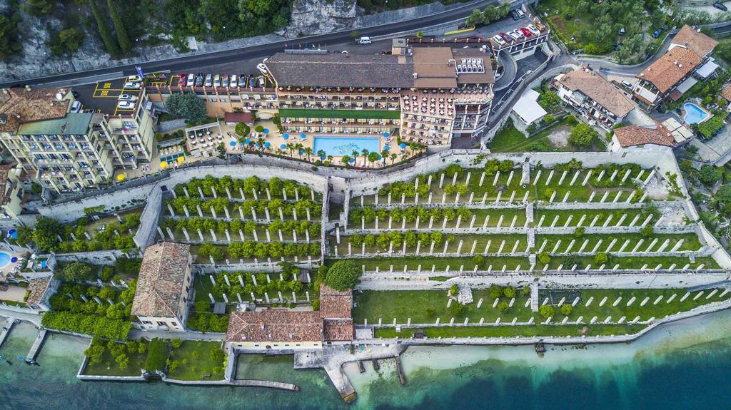 Hotel Splendid Palace ลีโมเนซุลการ์ดา ภายนอก รูปภาพ